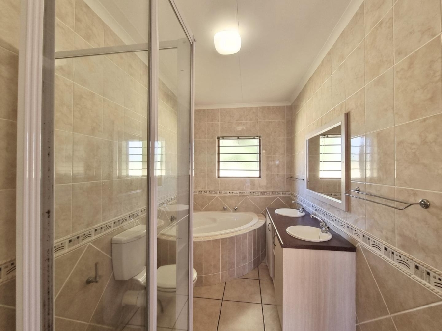 3 Bedroom Property for Sale in Sandbaai Western Cape